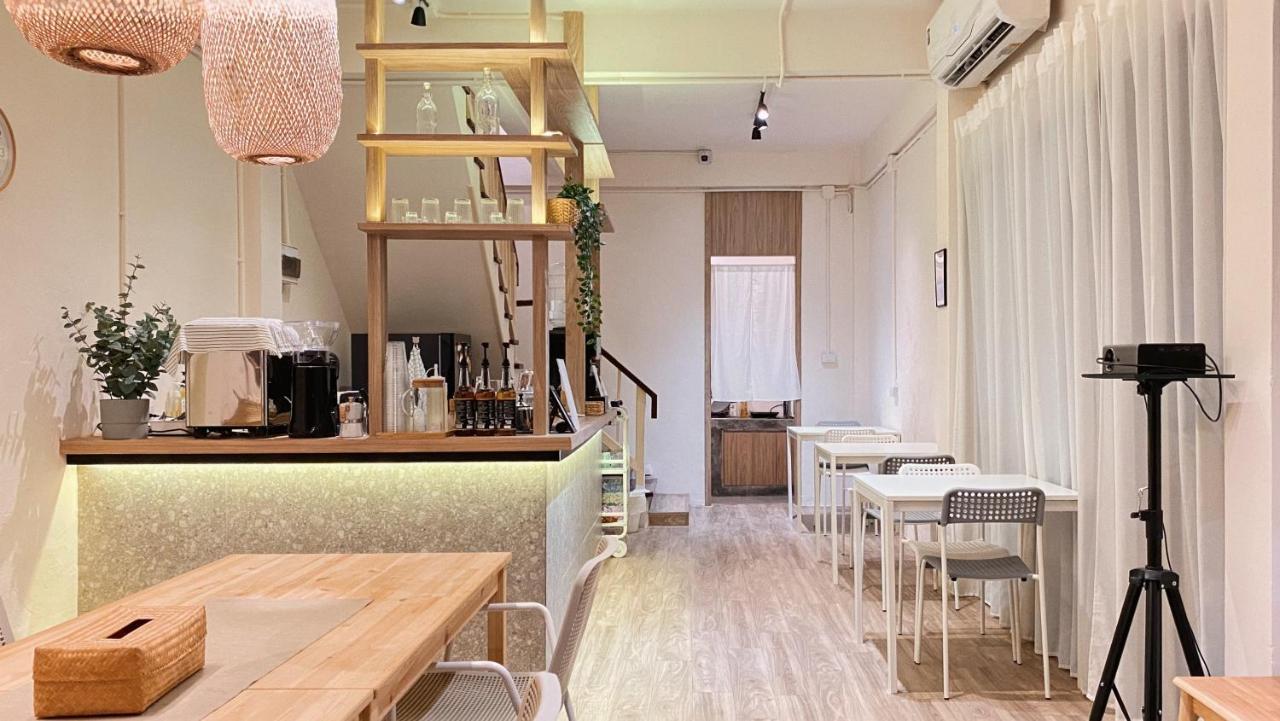 Ben&Pooh Hostel Bangkok Exterior photo